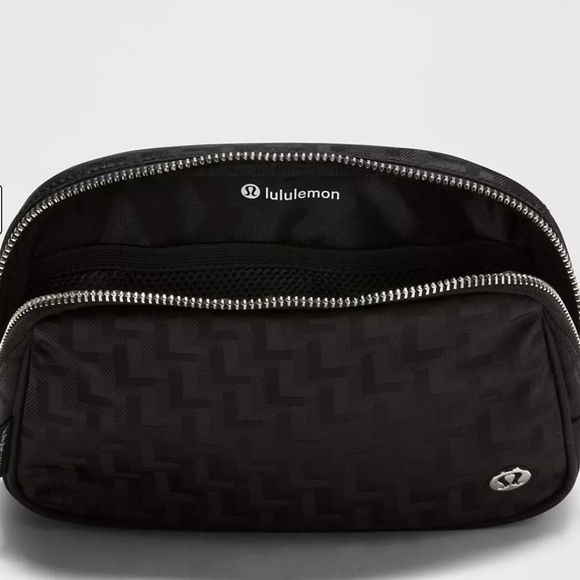 Lululemon Everywhere Belt Bag 1L in Black L Monogram Jacquard - Picture 2 of 8
